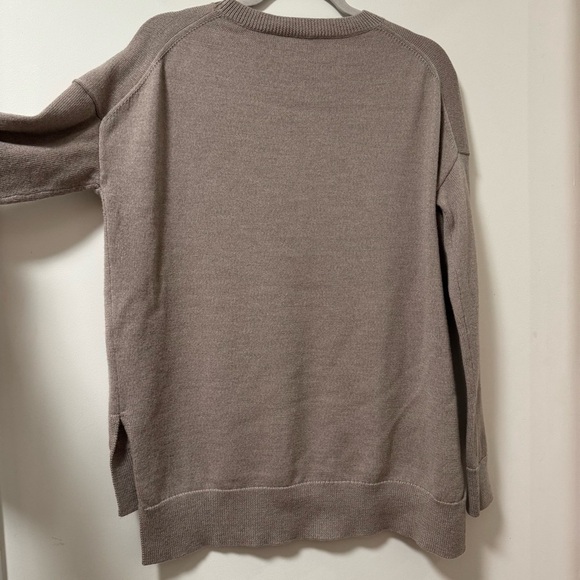 Aritzia Babaton Merino Wool Oversized Sweater Side Slits Size Small - Picture 3 of 6